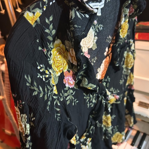 American Eagle Outfitters Boho Black Floral Top Size Small - Picture 12 of 16
